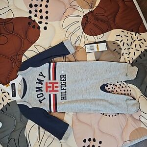 Tommy hilfiger onsie